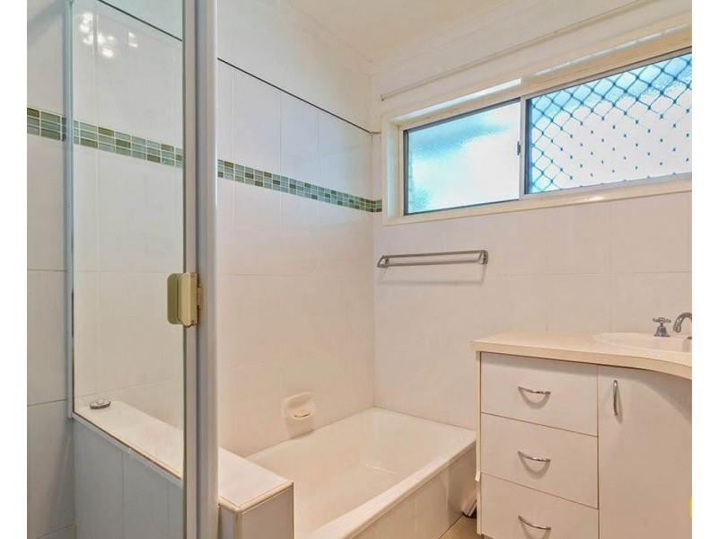 2 Malvern Street, Albany Creek QLD 4035