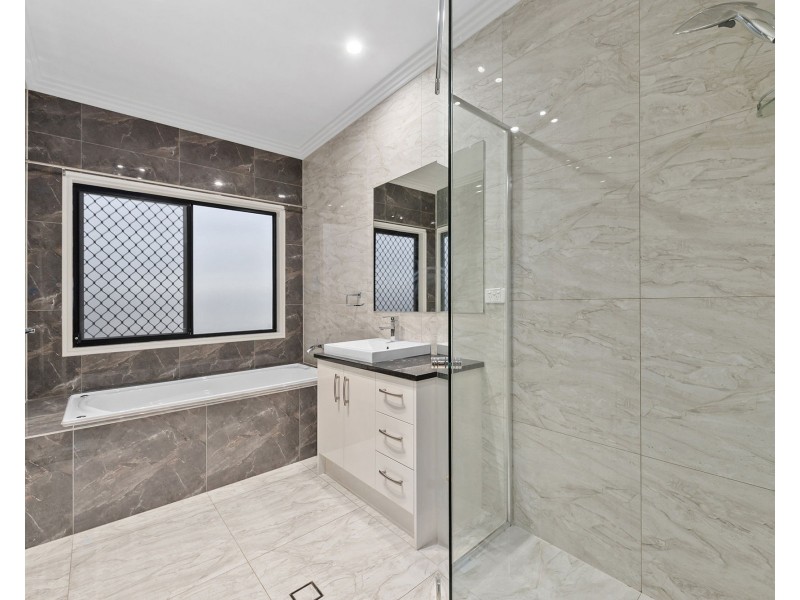 8 Nielson Street, Chermside QLD 4032