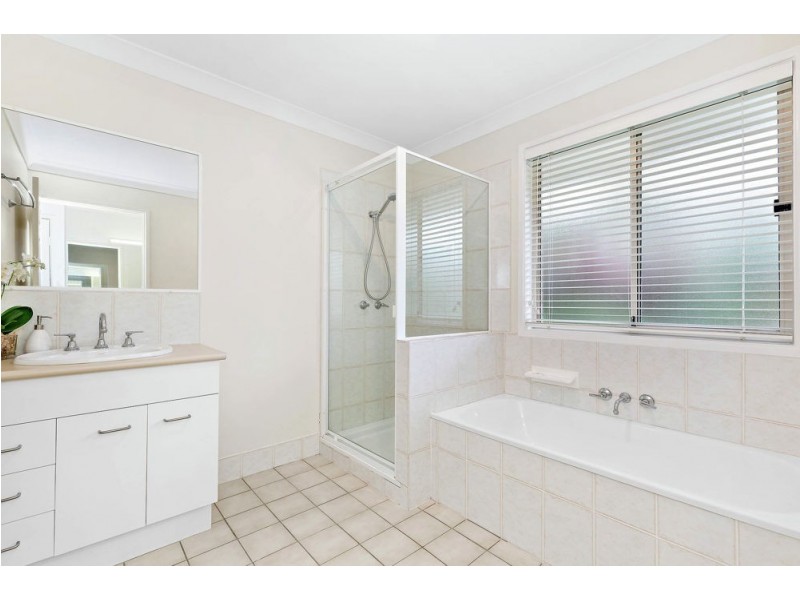 25 Explorer Drive, Albany Creek QLD 4035