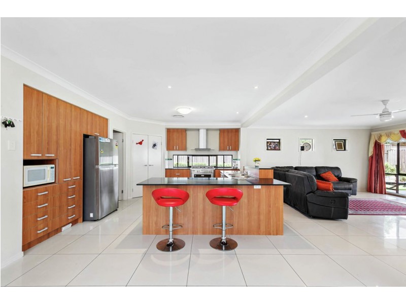 23 Apulia Place, Bridgeman Downs QLD 4035