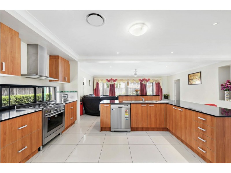 23 Apulia Place, Bridgeman Downs QLD 4035