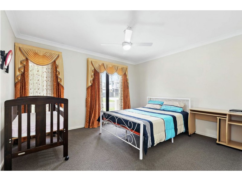 23 Apulia Place, Bridgeman Downs QLD 4035