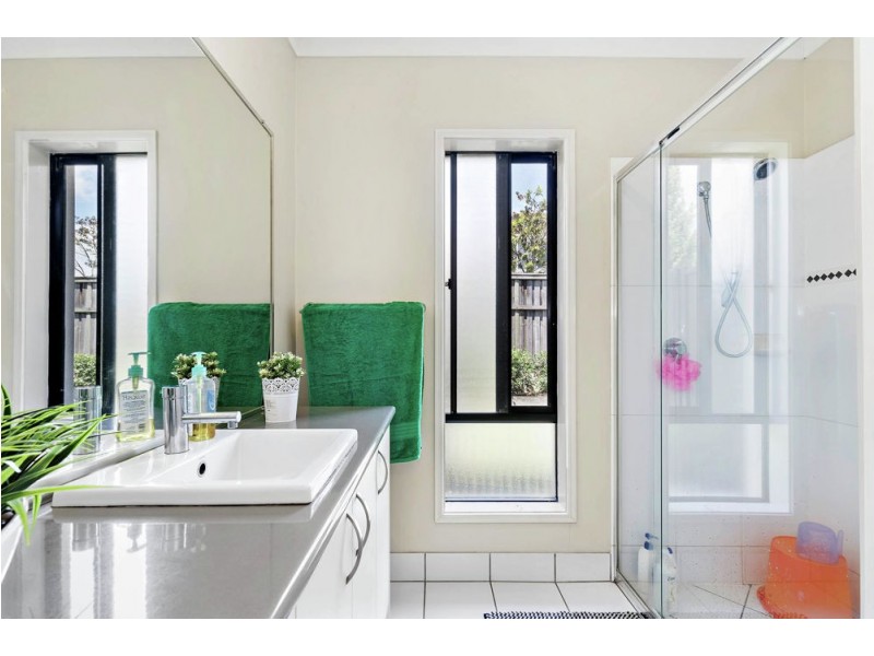 23 Apulia Place, Bridgeman Downs QLD 4035