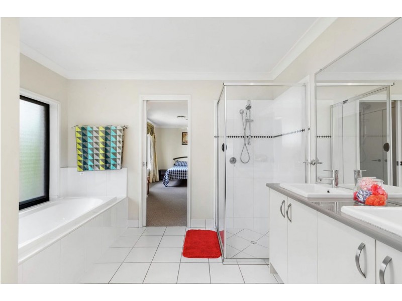 23 Apulia Place, Bridgeman Downs QLD 4035