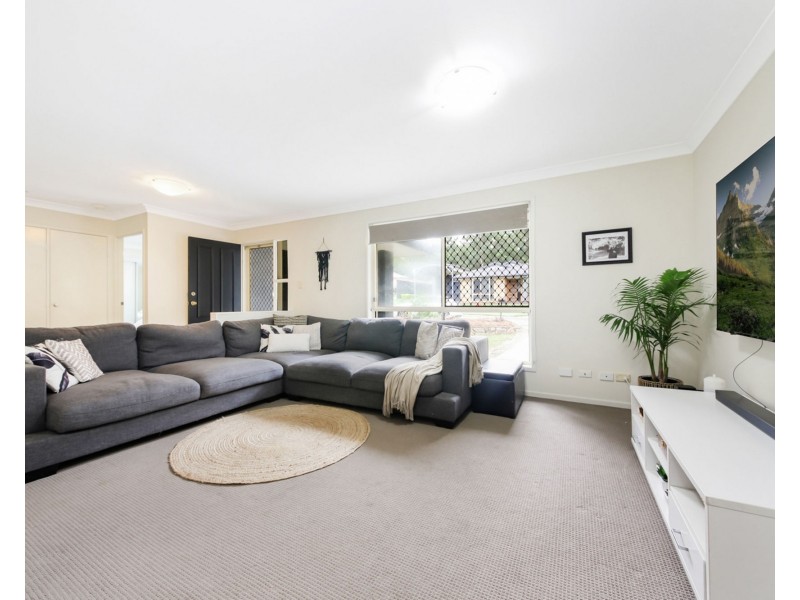 8 Ilona Place, Eatons Hill QLD 4037