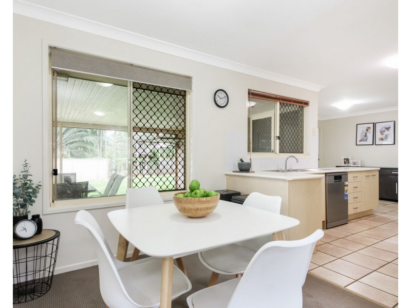 8 Ilona Place, Eatons Hill QLD 4037