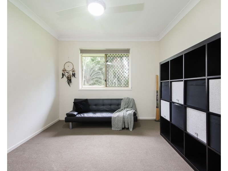 8 Ilona Place, Eatons Hill QLD 4037