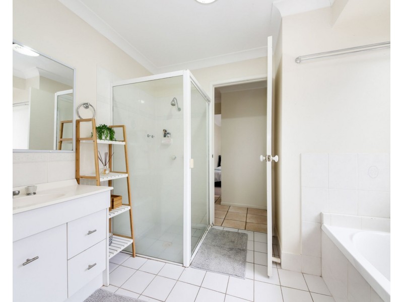 8 Ilona Place, Eatons Hill QLD 4037