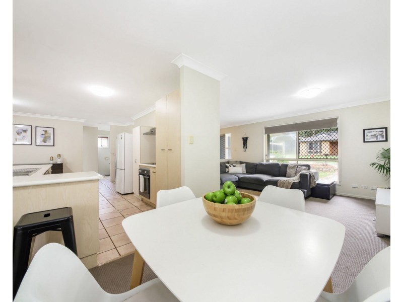 8 Ilona Place, Eatons Hill QLD 4037