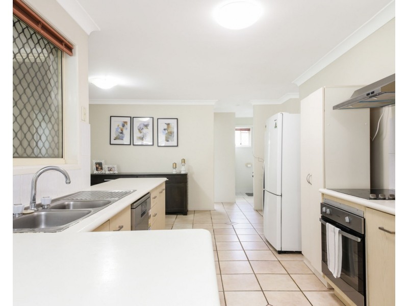 8 Ilona Place, Eatons Hill QLD 4037