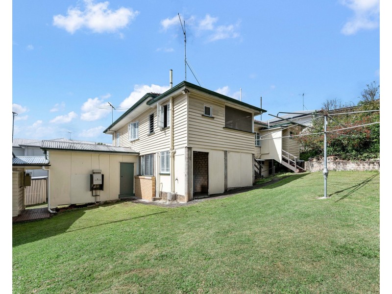 17 Rougham Street, Windsor QLD 4030