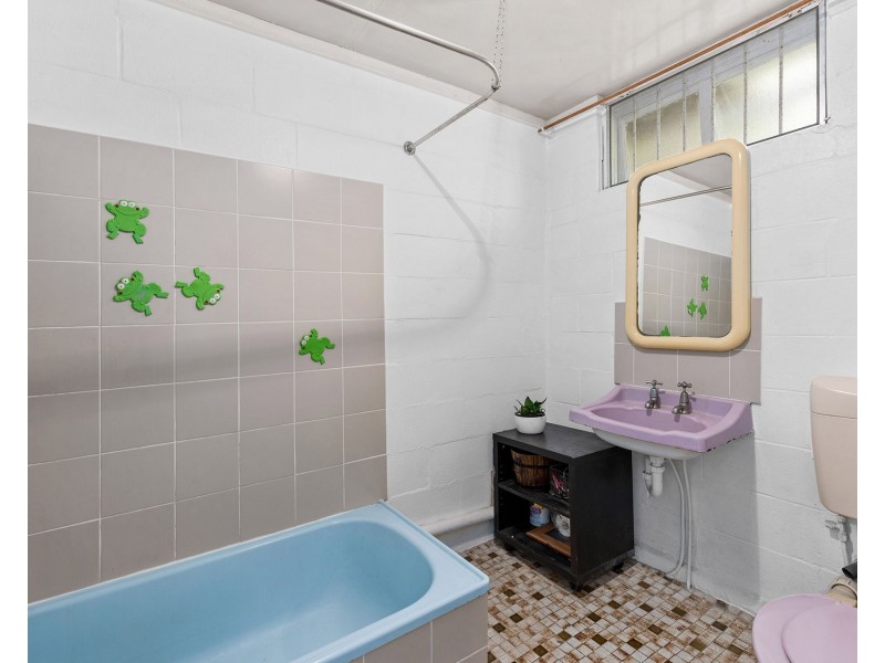 17 Rougham Street, Windsor QLD 4030