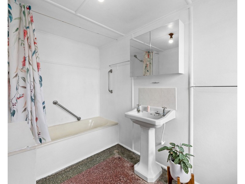 17 Rougham Street, Windsor QLD 4030