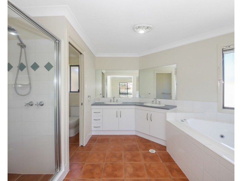 151 Saturn Crescent, Bridgeman Downs QLD 4035