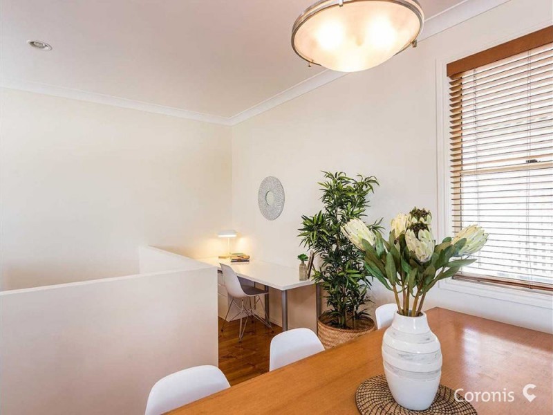 25 Thynne Avenue, Norman Park QLD 4170
