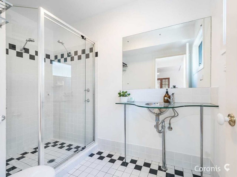 25 Thynne Avenue, Norman Park QLD 4170