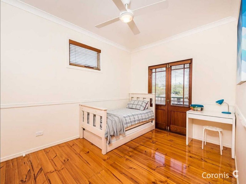25 Thynne Avenue, Norman Park QLD 4170