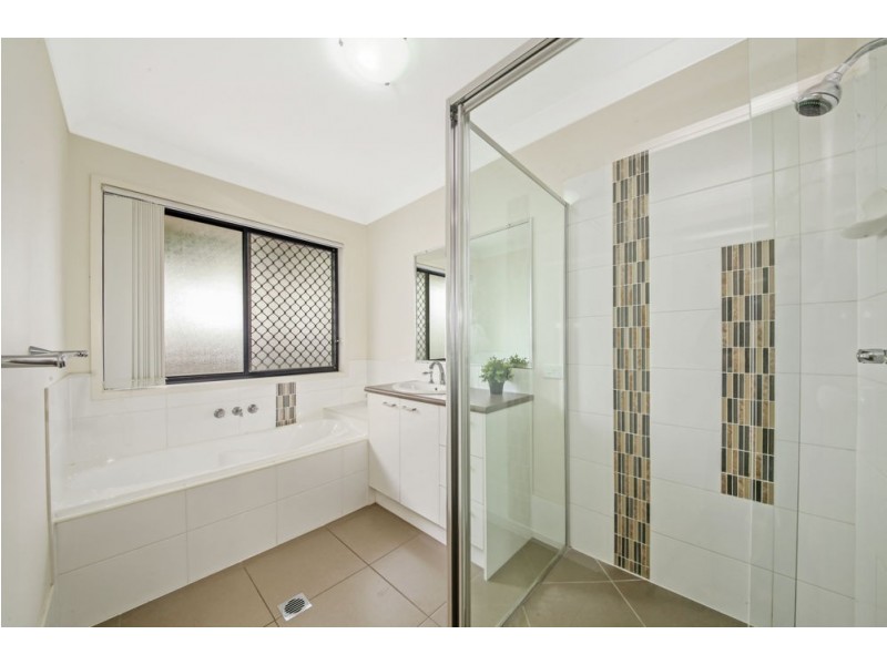 17 Booyong Place, Bridgeman Downs QLD 4035