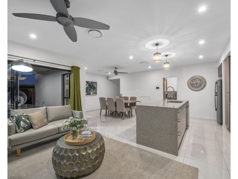 19 Beazley Circuit, Bridgeman Downs QLD 4035