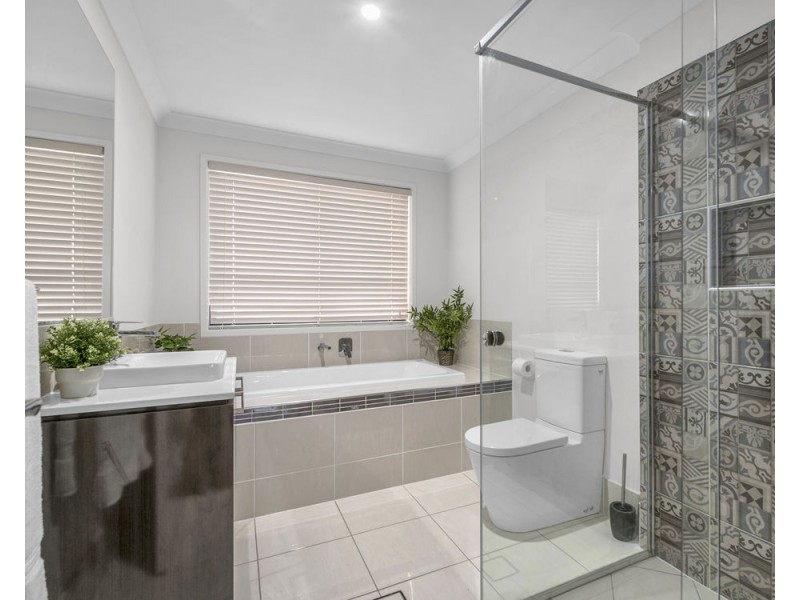 19 Beazley Circuit, Bridgeman Downs QLD 4035