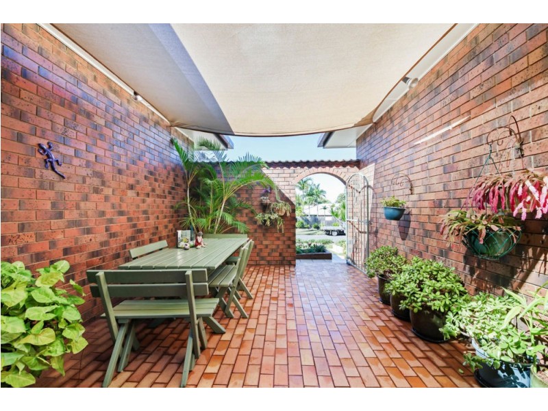 16 Whites Road, Chermside West QLD 4032