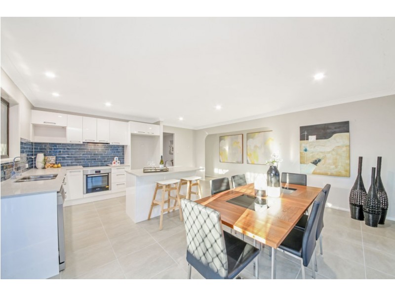 4 Atlas Court, Eatons Hill QLD 4037