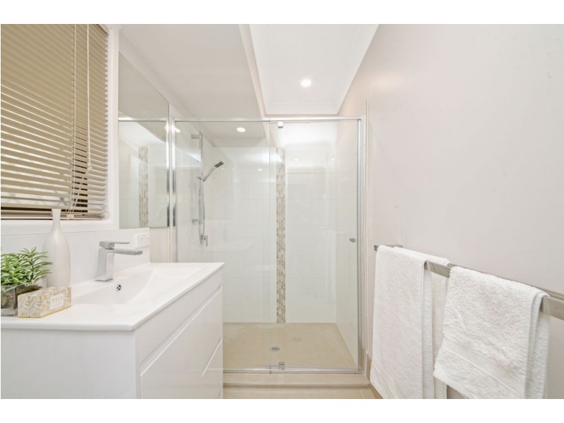 4 Atlas Court, Eatons Hill QLD 4037