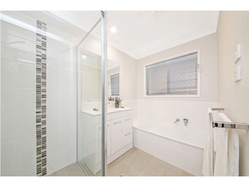 4 Atlas Court, Eatons Hill QLD 4037