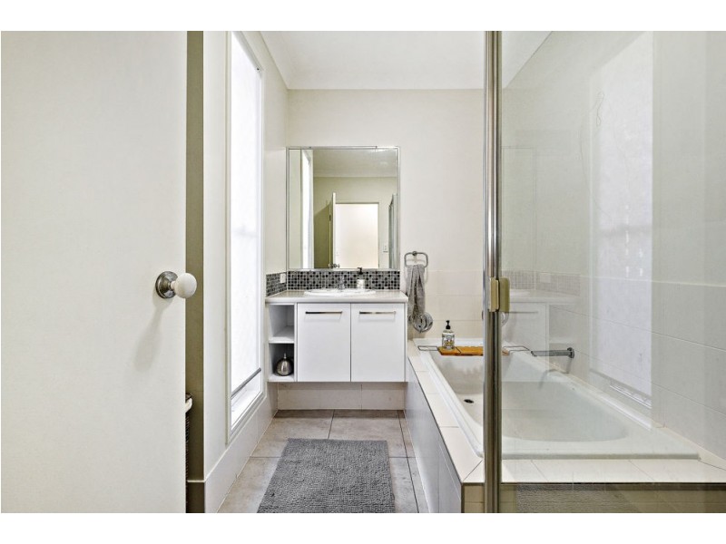 19 Carnarvon Crescent, Fitzgibbon QLD 4018