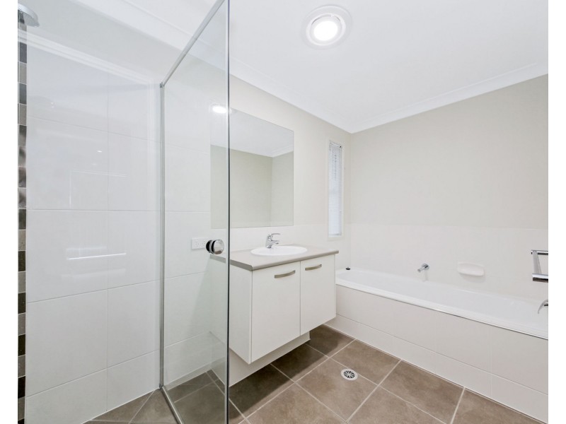 25 Carlingford Circuit, Warner QLD 4500