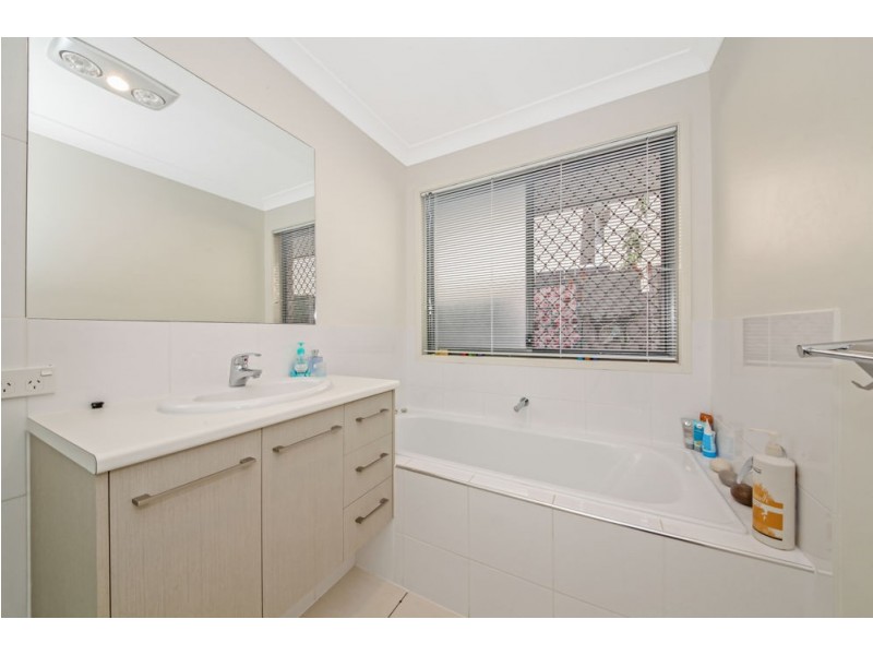 62 Somerset Drive, Carseldine QLD 4034