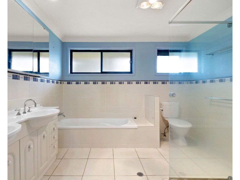 18 Strathford Avenue, Albany Creek QLD 4035