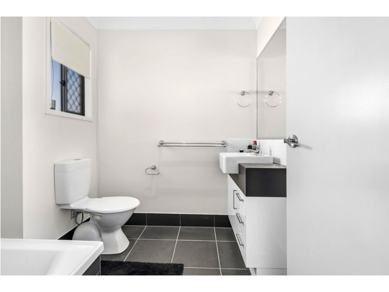 12 Heathcote Lane, Fitzgibbon QLD 4018