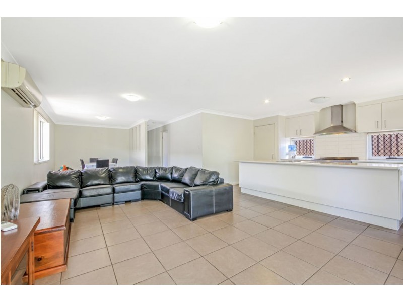 11 Carnarvon Crescent, Fitzgibbon QLD 4018