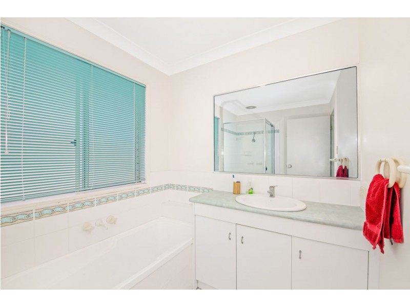 6A Coolabah Crescent, Bridgeman Downs QLD 4035