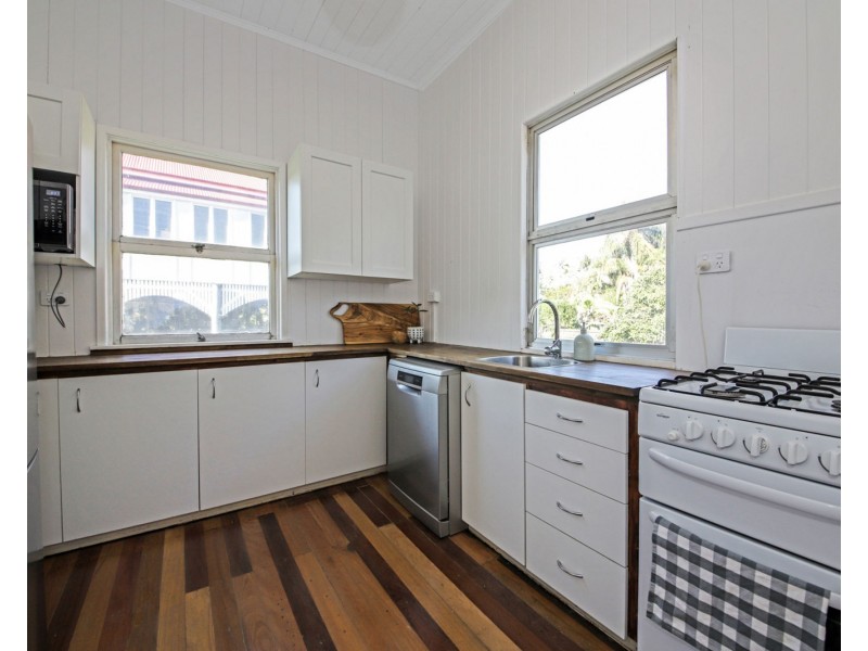 47 Perkins Street, Sandgate QLD 4017