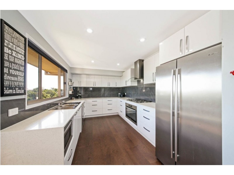 10 Preston Close, Albany Creek QLD 4035