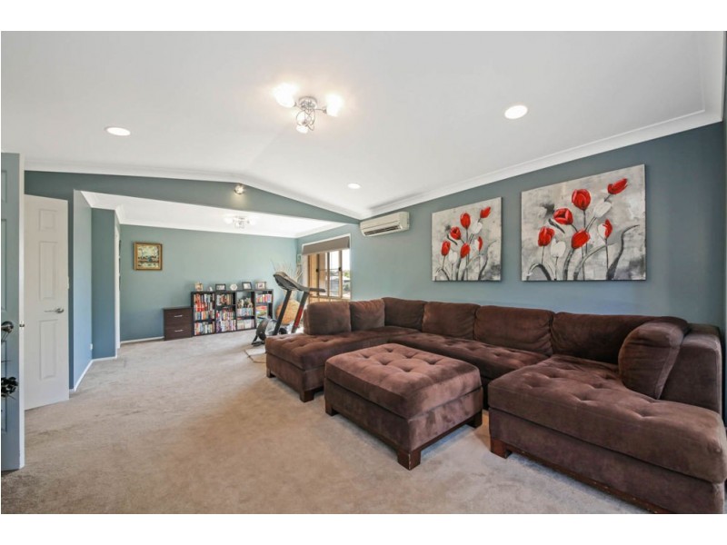 10 Preston Close, Albany Creek QLD 4035