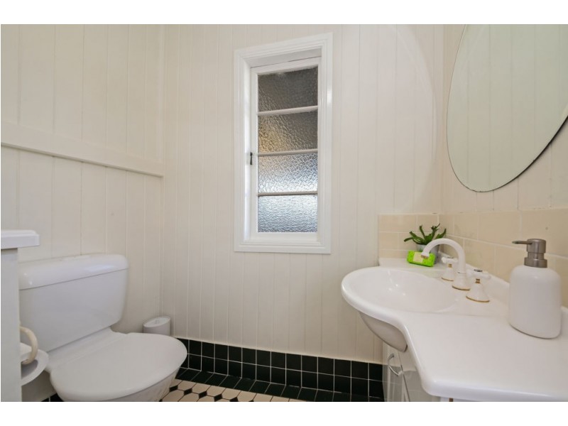 3 Neville Road, Bridgeman Downs QLD 4035