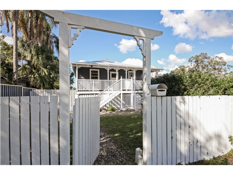 3 Neville Road, Bridgeman Downs QLD 4035