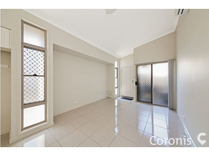 8 Cocoparra Place, Fitzgibbon QLD 4018