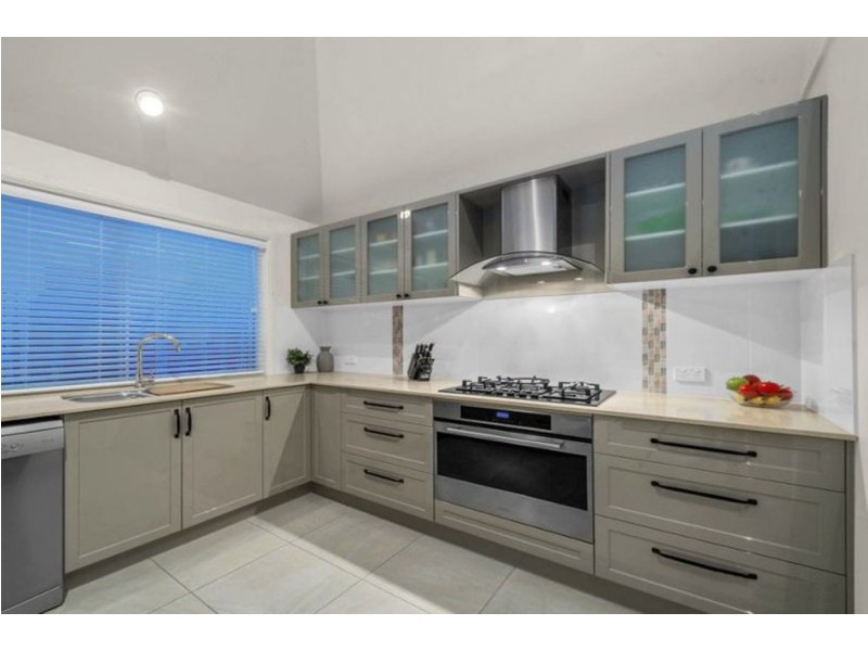 4 Tiffany Court, Eatons Hill QLD 4037