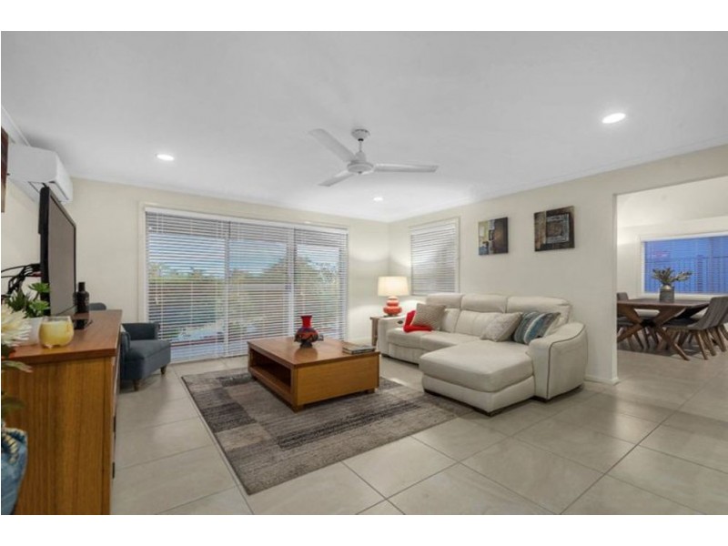 4 Tiffany Court, Eatons Hill QLD 4037