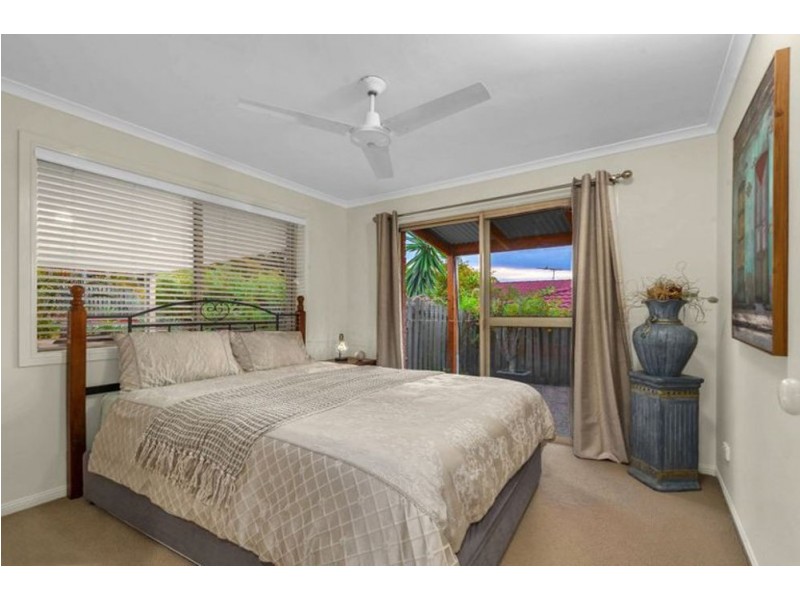 4 Tiffany Court, Eatons Hill QLD 4037