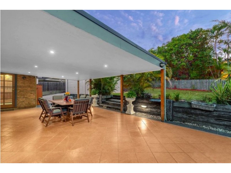4 Tiffany Court, Eatons Hill QLD 4037