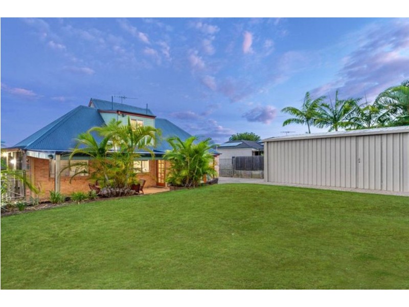 4 Tiffany Court, Eatons Hill QLD 4037