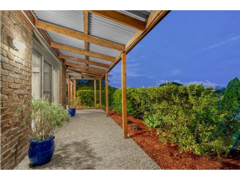 4 Tiffany Court, Eatons Hill QLD 4037