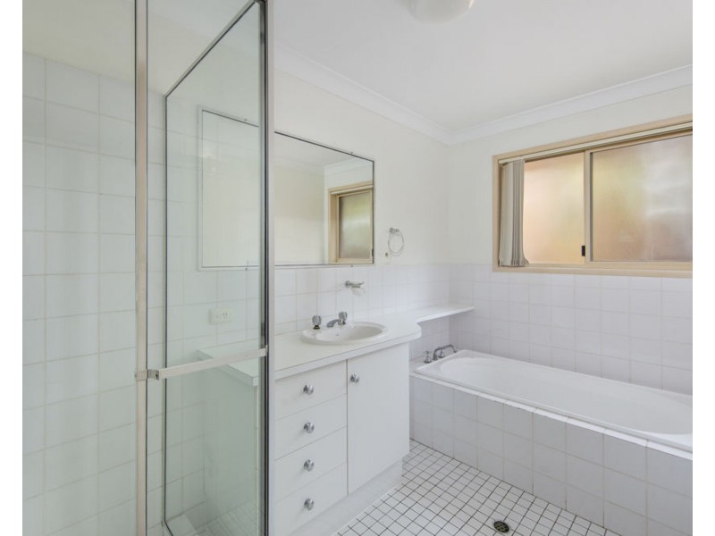 1 Lark Court, Albany Creek QLD 4035