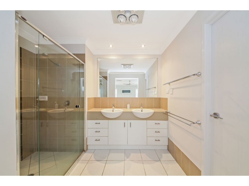 51 Petrie Crescent, Aspley QLD 4034