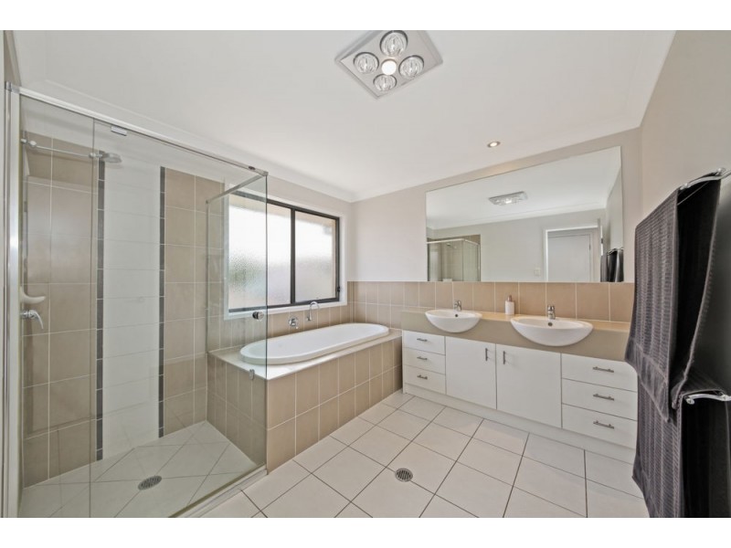 51 Petrie Crescent, Aspley QLD 4034